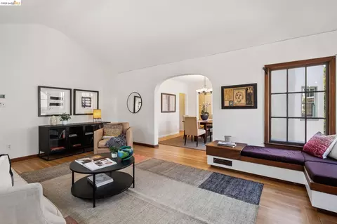 2558 Hilgard Ave, Berkeley, CA 94709 photo 9