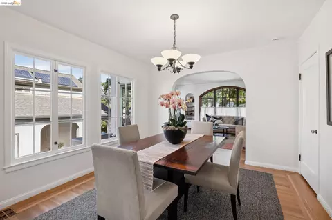 2558 Hilgard Ave, Berkeley, CA 94709 photo 11
