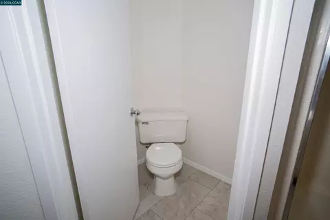 Bath - 116 Bayhurst Dr, Vallejo, CA 94591 photo 7 of 8