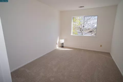 Bedroom - 116 Bayhurst Dr, Vallejo, CA 94591 photo 5 of 9