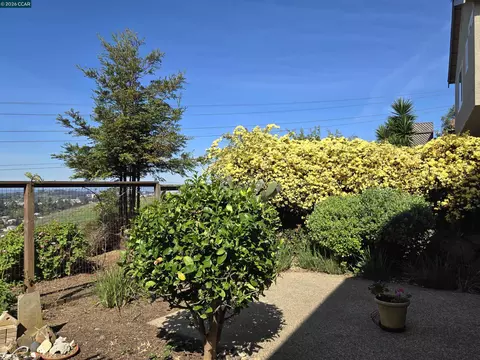 Exterior - 116 Bayhurst Dr, Vallejo, CA 94591 photo 6 of 6