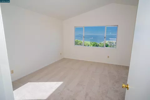 Bedroom - 116 Bayhurst Dr, Vallejo, CA 94591 photo 7 of 9