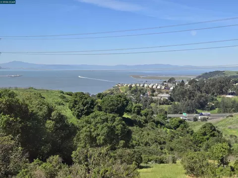 View/Area - 116 Bayhurst Dr, Vallejo, CA 94591 photo 4 of 8
