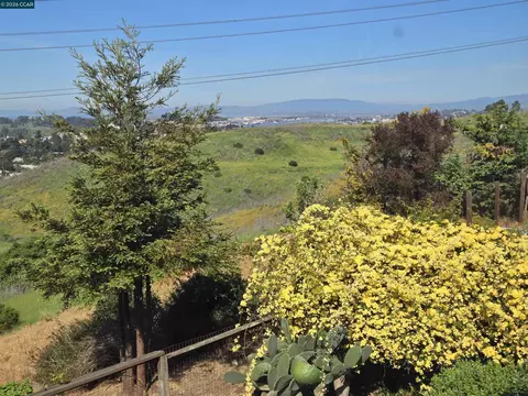 View/Area - 116 Bayhurst Dr, Vallejo, CA 94591 photo 5 of 8