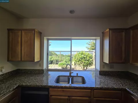 Kitchen - 116 Bayhurst Dr, Vallejo, CA 94591 photo 4 of 4