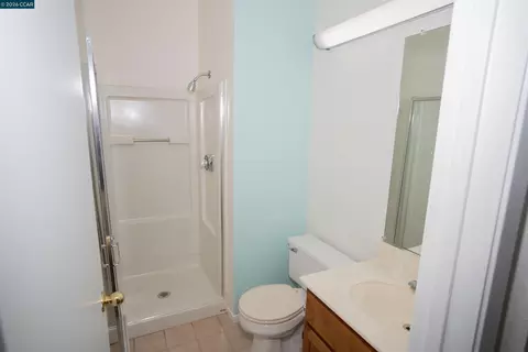 Bath - 116 Bayhurst Dr, Vallejo, CA 94591 photo 1 of 8