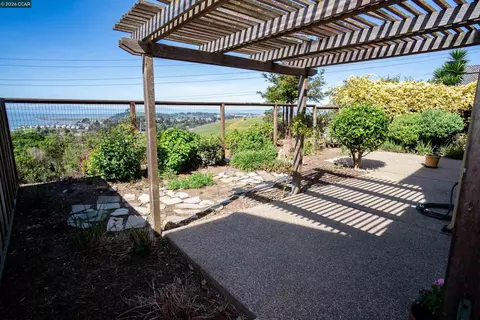 Exterior - 116 Bayhurst Dr, Vallejo, CA 94591 photo 3 of 6