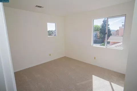 Bedroom - 116 Bayhurst Dr, Vallejo, CA 94591 photo 3 of 9