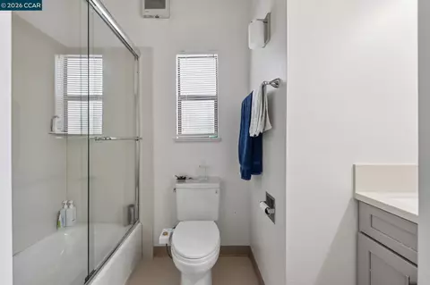 Bath - 1242 Hopkins St, Berkeley, CA 94702 photo 5 of 8