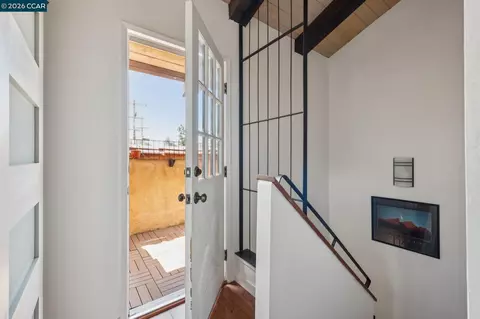 Entry Way - 1242 Hopkins St, Berkeley, CA 94702 photo 3 of 6