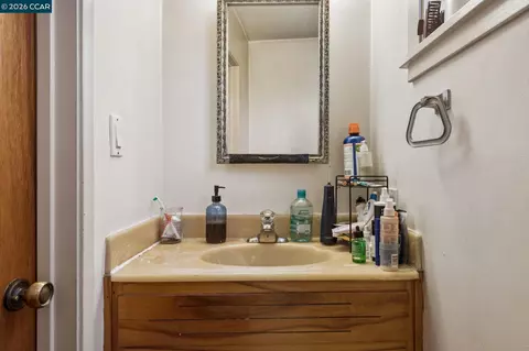 Bath - 1242 Hopkins St, Berkeley, CA 94702 photo 6 of 8