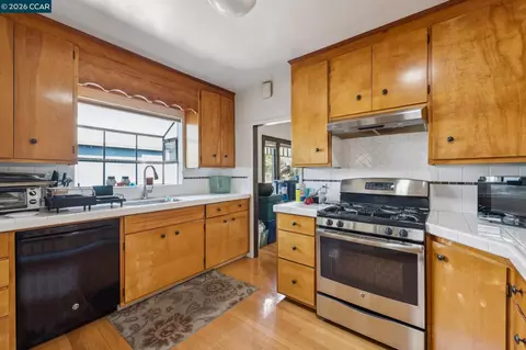 Kitchen - 1242 Hopkins St, Berkeley, CA 94702 photo 3 of 12