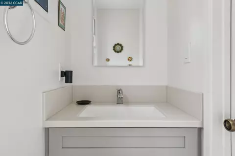 Bath - 1242 Hopkins St, Berkeley, CA 94702 photo 3 of 8