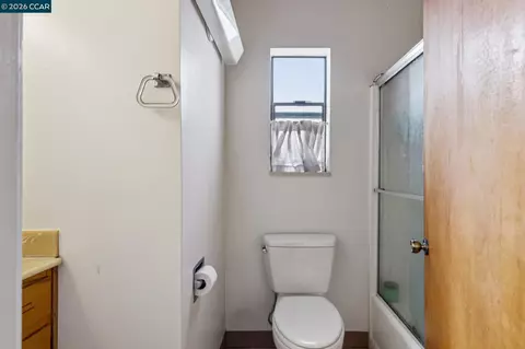 Bath - 1242 Hopkins St, Berkeley, CA 94702 photo 8 of 8