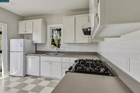 Kitchen - 133 Pinole St, Hercules, CA 94547 photo 4 of 4