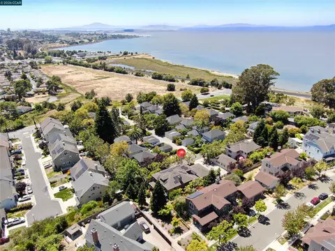 View/Area - 133 Pinole St, Hercules, CA 94547 photo 5 of 8