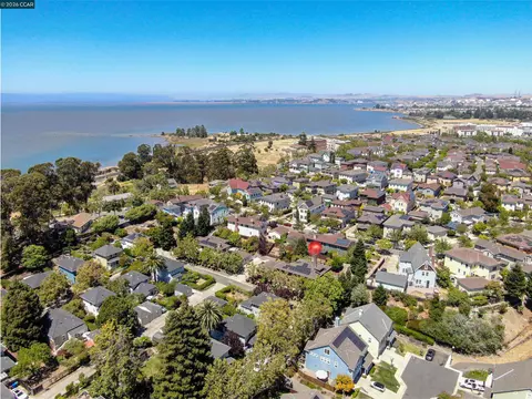 View/Area - 133 Pinole St, Hercules, CA 94547 photo 6 of 8