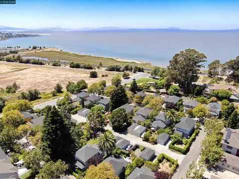 View/Area - 133 Pinole St, Hercules, CA 94547 photo 2 of 8