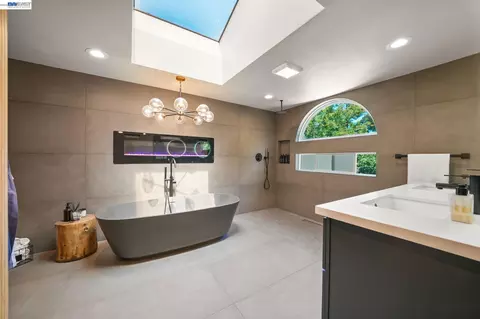 Bath - 5709 Corte Libre, Pleasanton, CA 94566 photo 2 of 6