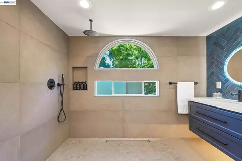 Bath - 5709 Corte Libre, Pleasanton, CA 94566 photo 4 of 6