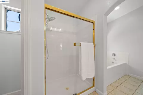 Bath - 1274 Echo Summit St, Livermore, CA 94551 photo 3 of 5