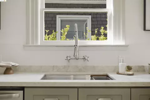 Kitchen - 2117 Grant St, Berkeley, CA 94703 photo 5 of 6