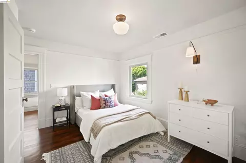 Bedroom - 2117 Grant St, Berkeley, CA 94703 photo 5 of 5