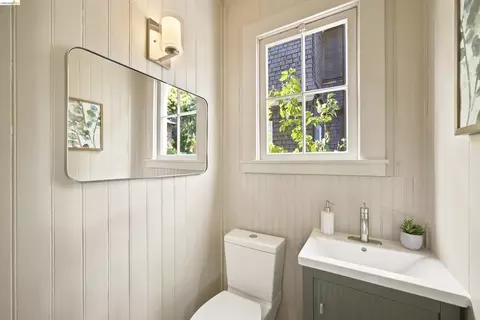 Bath - 2117 Grant St, Berkeley, CA 94703 photo 6 of 6