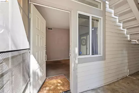 Entry Way - 243 Florence Ct, Hercules, CA 94547 photo 2 of 2