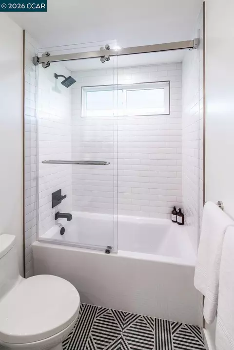 Bath - 1009 Regio Ct, Lafayette, CA 94549 photo 6 of 8