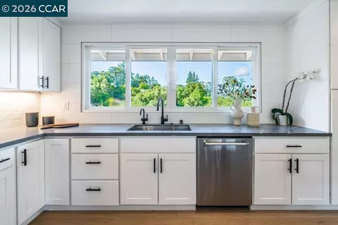 Kitchen - 1009 Regio Ct, Lafayette, CA 94549 photo 7 of 9