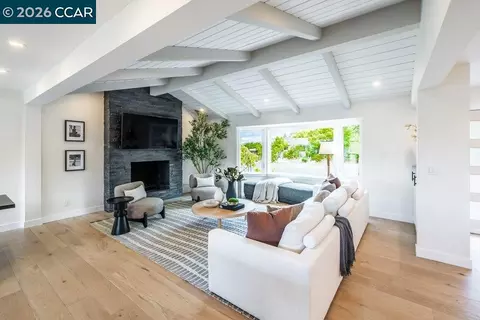 Living - 1009 Regio Ct, Lafayette, CA 94549 photo 2 of 8