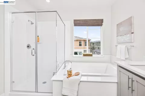 Bath - 6005 Marble St, Dublin, CA 94568 photo 3 of 3