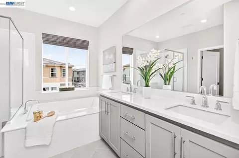 Bath - 6005 Marble St, Dublin, CA 94568 photo 2 of 3