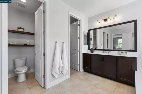 Bath - 19221 Eagle View Dr, Morgan Hill, CA 95037 photo 3 of 5
