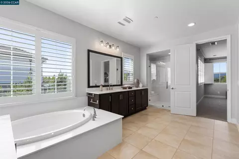 Bath - 19221 Eagle View Dr, Morgan Hill, CA 95037 photo 2 of 5