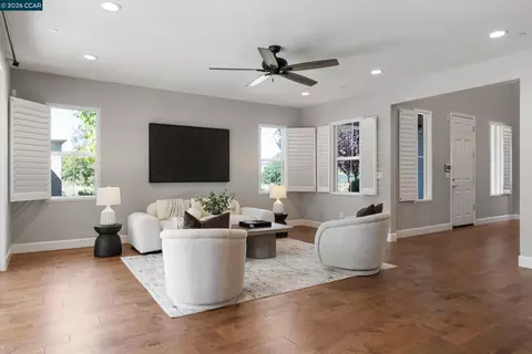 Living - 19221 Eagle View Dr, Morgan Hill, CA 95037 photo 3 of 5