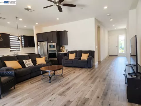Entry Way - 3206 Shrute Dr, Lathrop, CA 95330 photo 1 of 3