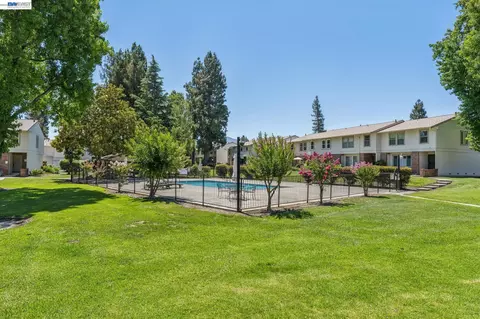 Exterior - 1814 Wildbrook Ct #C, Concord, CA 94521 photo 15 of 19