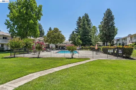 Exterior - 1814 Wildbrook Ct #C, Concord, CA 94521 photo 11 of 19