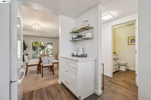 Entry Way - 1814 Wildbrook Ct #C, Concord, CA 94521 photo 2 of 4