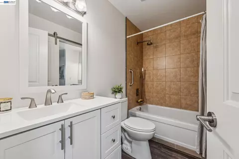 Bath - 1814 Wildbrook Ct #C, Concord, CA 94521 photo 7 of 8