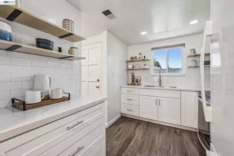 Kitchen - 1814 Wildbrook Ct #C, Concord, CA 94521 photo 2 of 5
