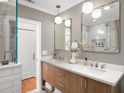 Bath - 1001 Cragmont Ave, Berkeley, CA 94708 photo 3 of 6