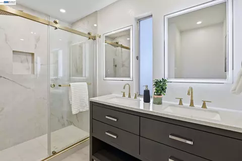 Bath - 2060 Briscoe Ter, Fremont, CA 94539 photo 2 of 3