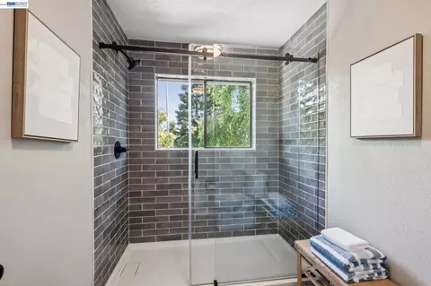 Bath - 151 Purcell Dr, Alameda, CA 94502 photo 2 of 4