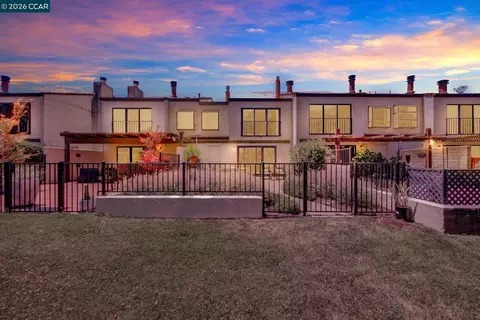 908 Marina Dr, Napa, CA 94559 photo 2