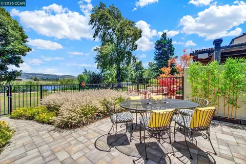 908 Marina Dr, Napa, CA 94559 photo 5