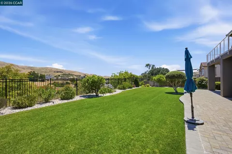 Exterior - 3024 Overlook Dr, Vallejo, CA 94591 photo 10 of 12