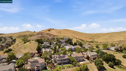 View/Area - 3024 Overlook Dr, Vallejo, CA 94591 photo 4 of 8